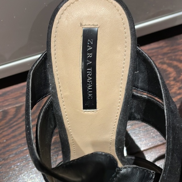 ZARA strappy heels with gold detail - Picture 4 of 5